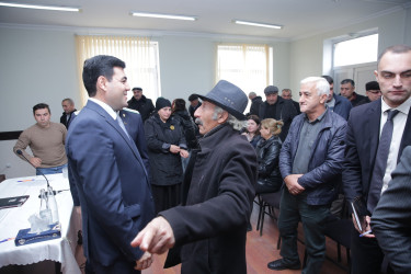 Uzunoba kəndində sakinlərin müraciət və təklifləri dinlənilmişdir.