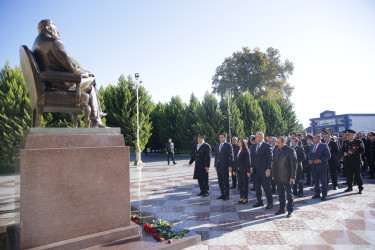 8 Noyabr - Zəfər Günü təntənə ilə qeyd olunub.